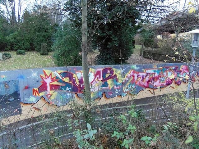 Hochbrücke beim Finanzamt. Blickrichtung "Alter Friedhof"