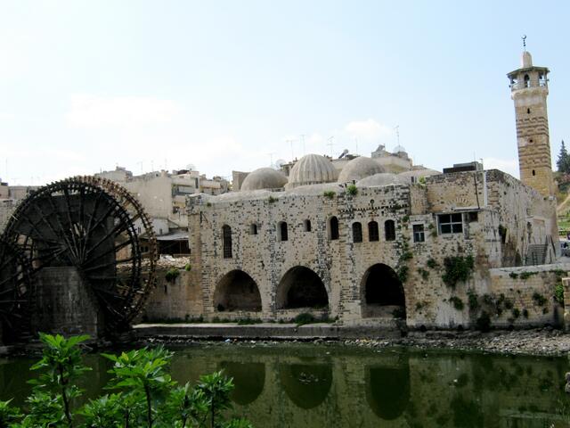 Nauras heißen die großen Schöpfräder mit denen in Hama das Wasser des Orontes in Aquädukte gehoben wurde.