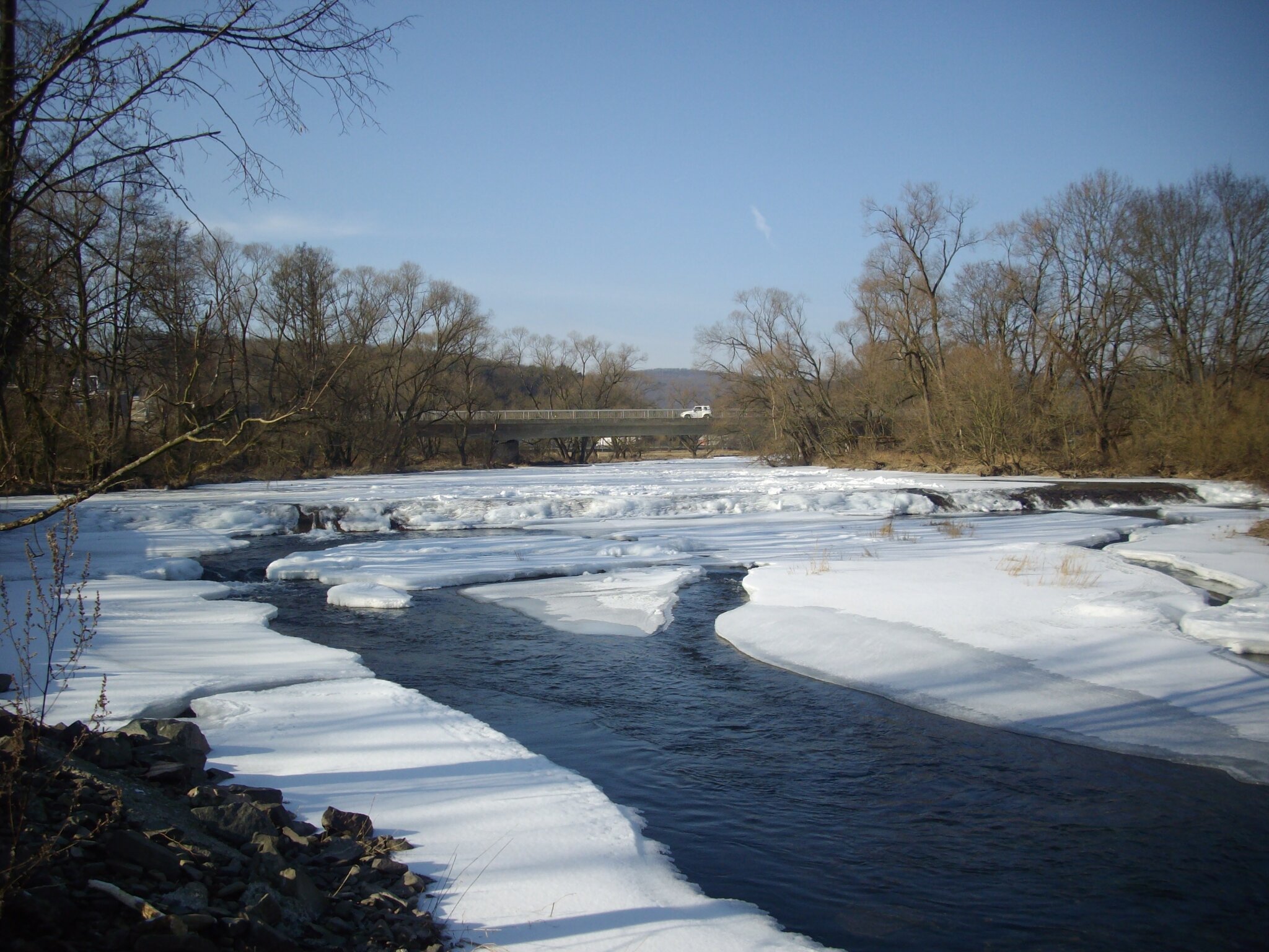 Spaziergang an der eisigen Eder bei Battenberg