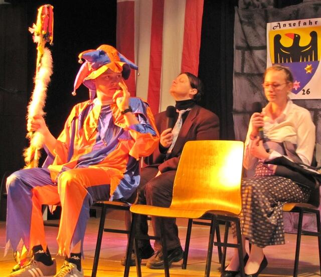 Patti und Saskia mit ihrem Sketch "Theaterbesuch eines Ehepaares".