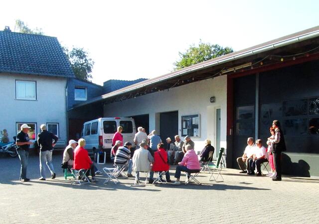 ........ gleich geht es in die Weinberge