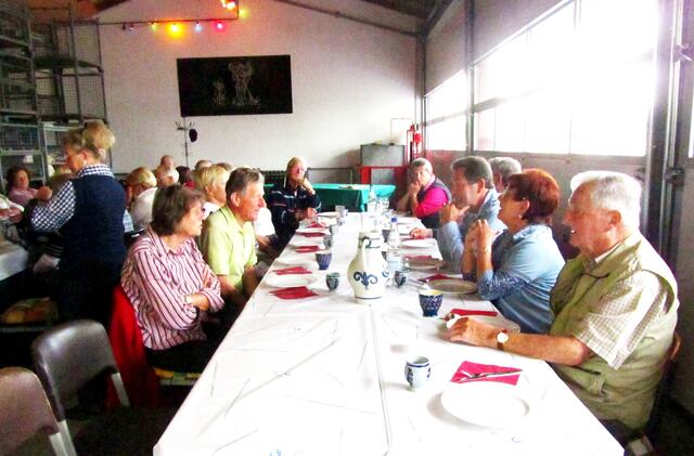 Warten auf die Weinprobe ......