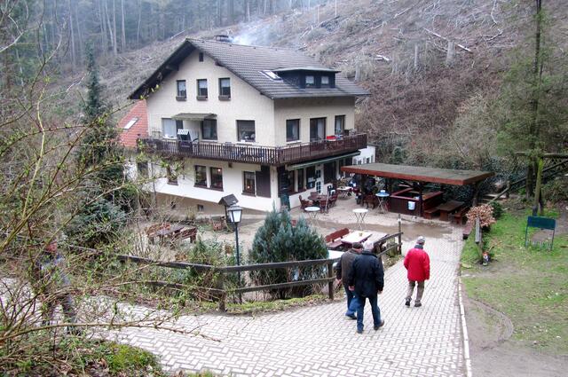 Die Gaststätte Teufelsbrücke ist erreicht.