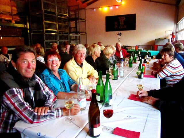 ........ natürlich gibt es auch Wein dazu.