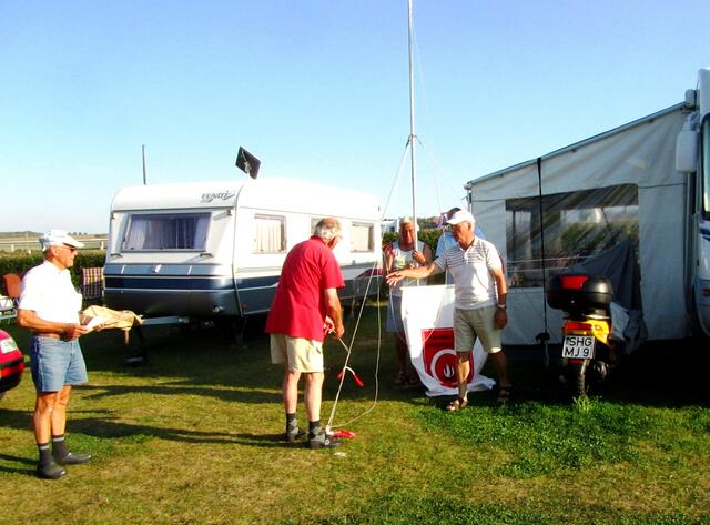 ........ die Clubfahne ist abgenommen und damit endet das Treffen dieser schönen Weinfahrt.