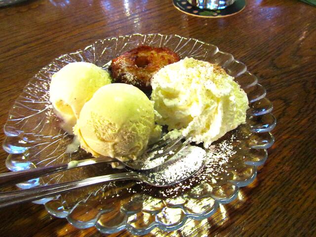 ......... und nach dem Essen noch ein leckeres Eis.