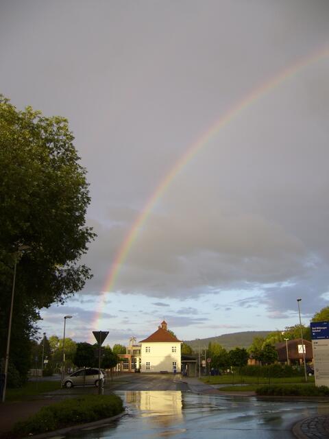 Regenbogen über dem Bad Wildunger Bahnhof.