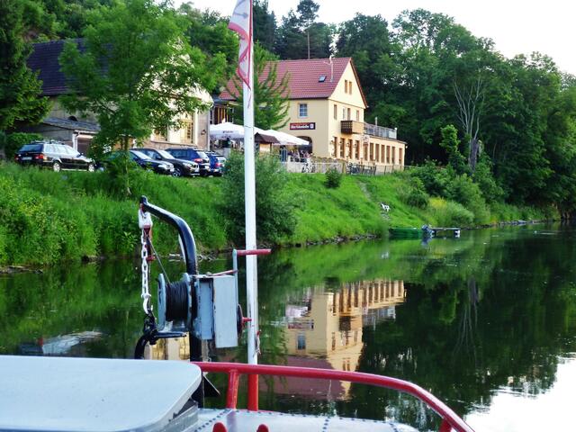 Flussspiegelung - Alter Felsenkeller !