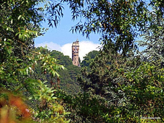 Im Hintergrund der Spiegelslustturm