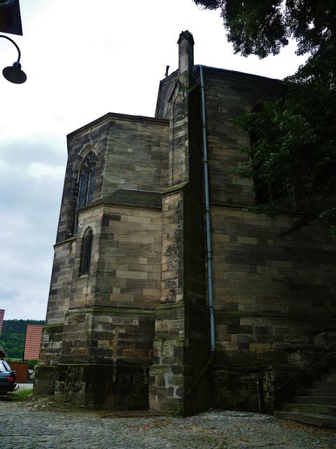 Maria-Magdalenen-Kirche in Bad Bibra (Westansicht) !