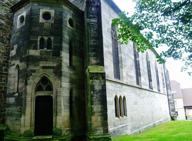 Maria-Magdalenen-Kirche in Bad Bibra (Südseite) !