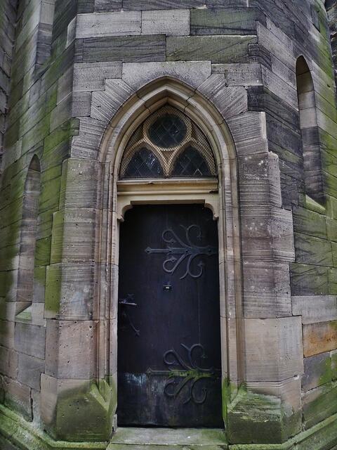 Maria-Magdalenen-Kirche in Bad Bibra (Ostportal) !