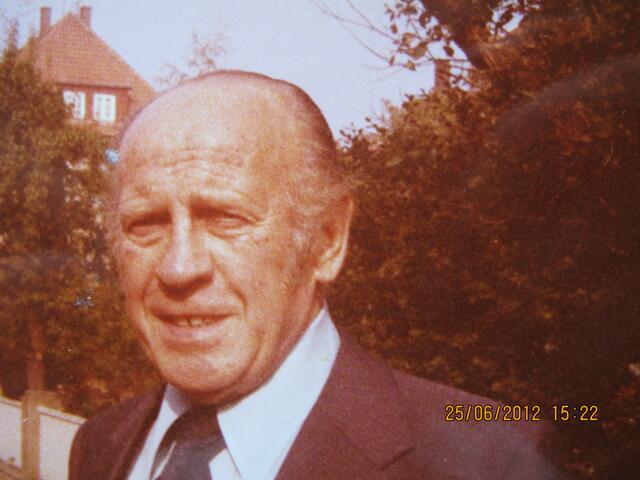 Oskar Schindler, von Krankheit gezeichnet,1974
