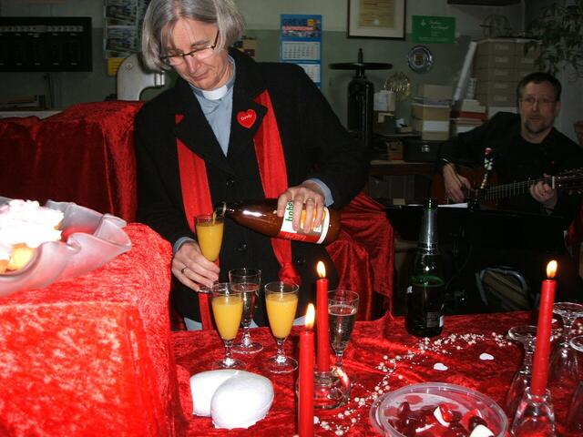 Pastorin Regine Stoltze nach dem Gottesdienst am Valentinstag | Foto: Jörg Herbrand