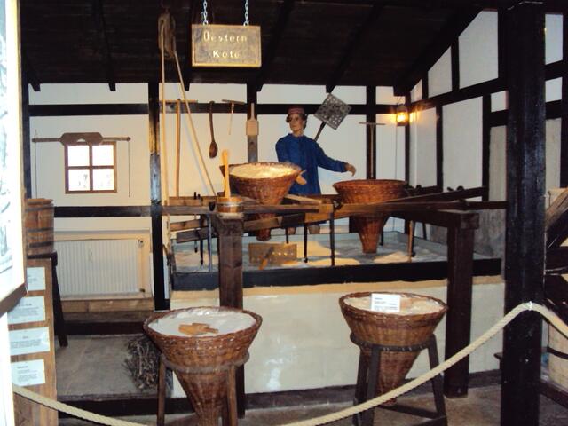 Salzkote, Museum Bad Salzdetfurth. Die engereichte Sole wurde gesiedet (oder gekocht), das Salz geerntet und als Kochsalz verkauft.
