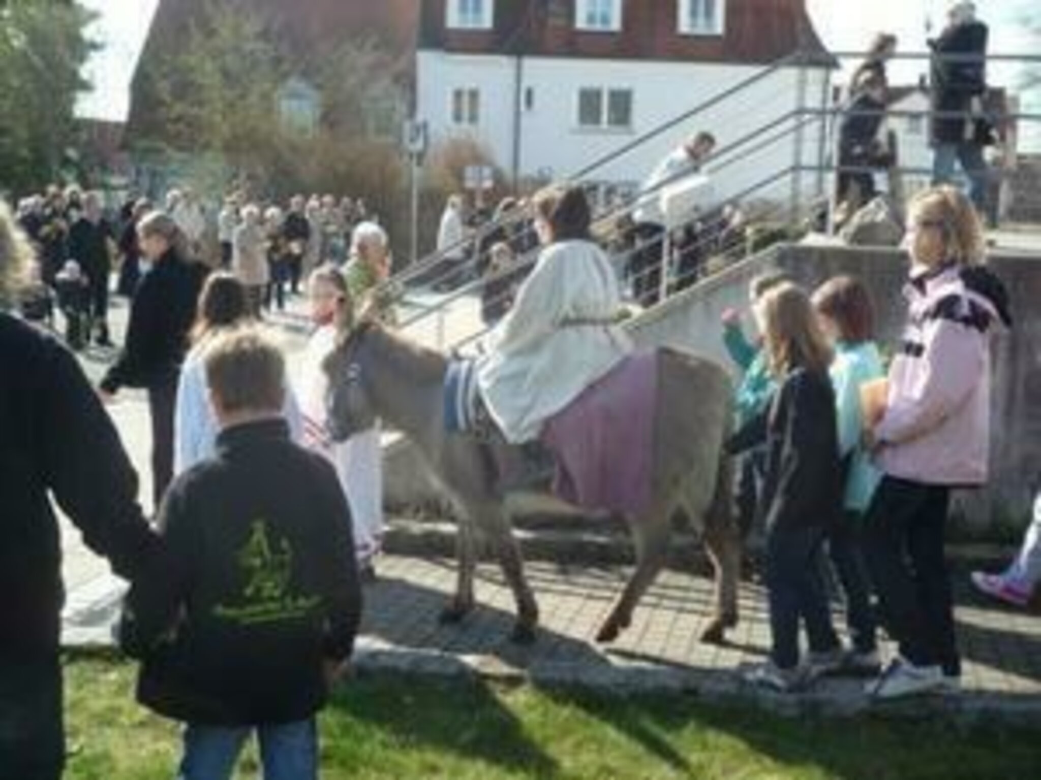 Jesus zieht in Jerusalem ein - Kinderwortgottesdienst zum Palmsonntag