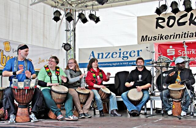 Glory Drummers auf dem Burgdorfer Oktobermarkt 2013 - Trommeln macht Spaß