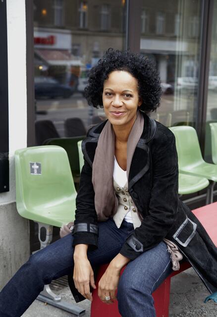 Mo Asumang wird am 27.10 in Gersthofen und Augsburg jeweils nach ihrem Film für eine Diskussion zur Verfügung stehen.