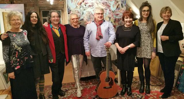 Die ProtagonistInnen des Abends (v. l. n. r.) Gisela Pommerenke, Anna-Maria Merulli, José S. und Evelyn Ocón Cao, Klaus Ullrich, Antje Prager-Andresen, Annette Zumkley, NRW-MdL Marlies Stotz (SPD)