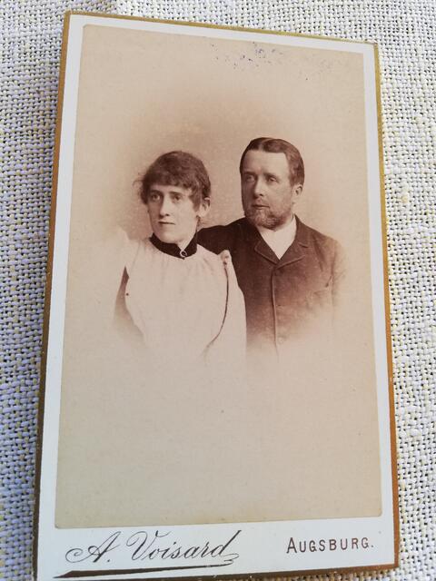 Charlotte Rappold mit ihrem Ehemann