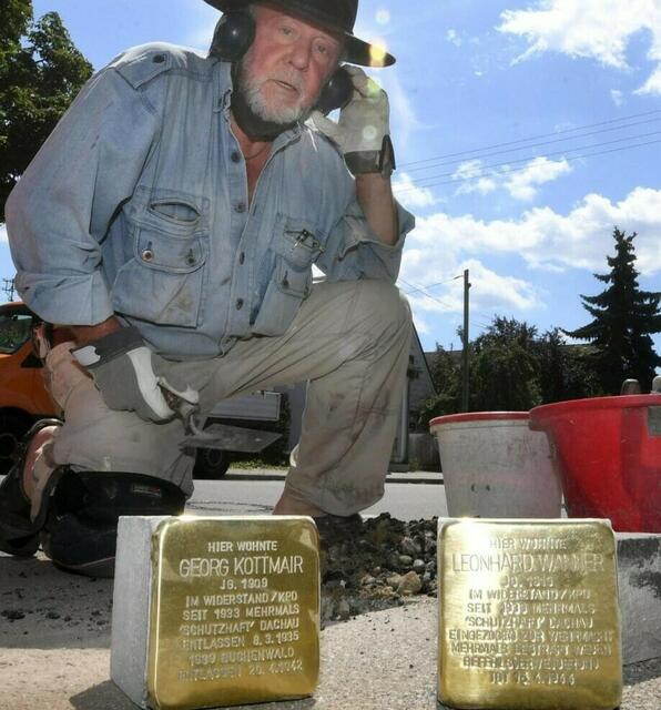Bild von der Stolpersteinverlegung mit Gunter Demnig am 14.7.2020