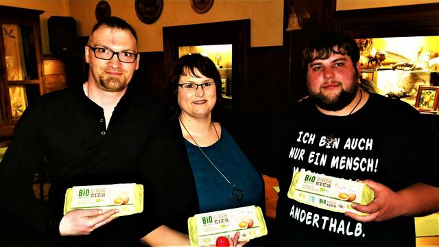 die drei besten Teilnehmer beim letzten "Ostereierschießen": Christian Krause, Sylvia Pisch und erstplatzierter Lukas Boeck