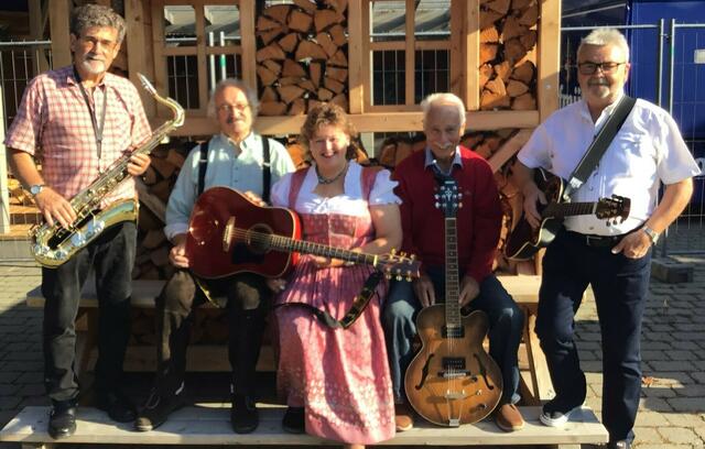 Erna Dirschinger, Max Blei, Werner Brigl, Joe Kinzelmann und Felix Späth sind die Bäldle-Musikanten, zu deren Komplettierung Anton Scheller fehlt | Foto: © Bild: Claudia Sautter CC