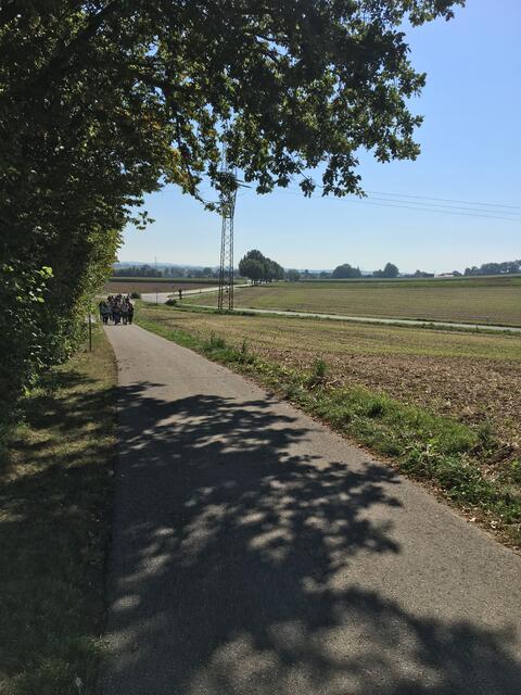 Kurz vorm Ziel in Biberbach: Anstieg zur Kirche