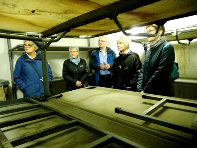 Blick in den Schlafraum. Eng nebeneinander und übereinander. Dafür im sicheren Bunker!