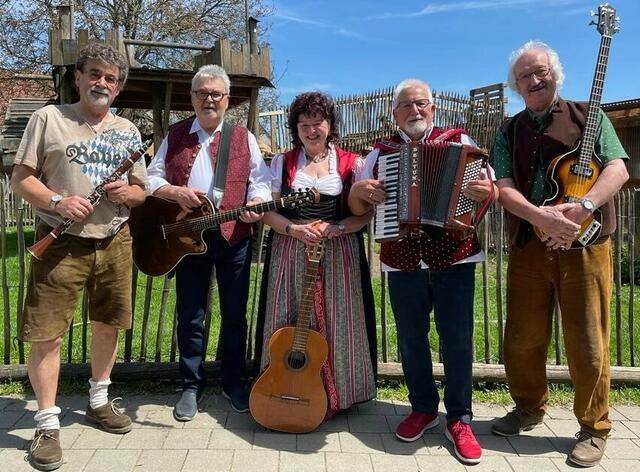 Erna Dirschinger und die Bäldle Musikanten  | Foto: © Bild: Christa Scheller CC 