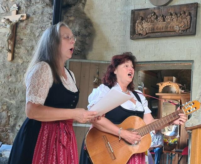 Erna Dirschinger und Ida Rau, Ruinenkirche Spindeltal | Foto: © Bild: www.cmp-medien.de CC 