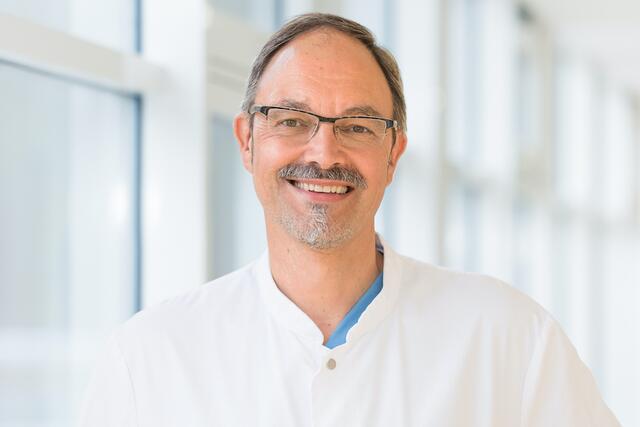 Wann wird gelegentliches Sodbrennen gefährlich? Dr. Helmut Probst, Oberarzt der Gastroenterologie der Wertachkliniken, informiert am 12. Juni um 19.30 Uhr in der Singoldhalle in Bobingen, Willi-Ohlendorf-Weg 1 über die Symptome der Reflux-Krankheit und wie man sie behandeln kann. | Foto: Matthias Baumgartner