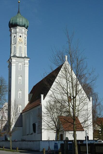 Pfarrkirche Heiligste Dreifaltigkeit Buttenwiesen Außenansicht | Foto: © Bild: https://commons.wikimedia.org CC 