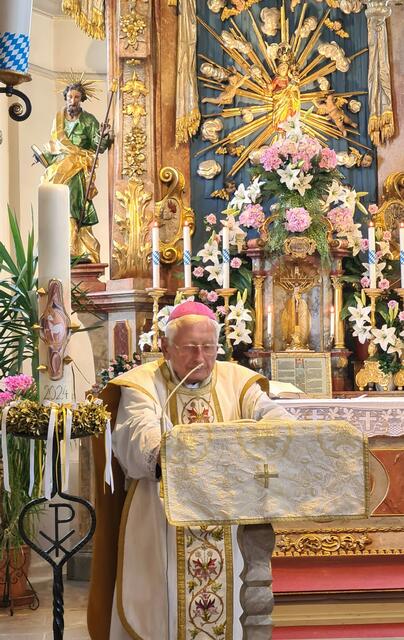Bischof emer. Dr. Walter Mixa bei Predigt vor Maria im Strahlenkranz