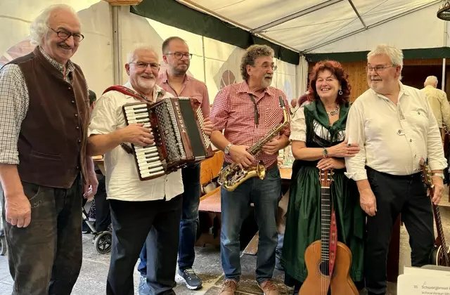 Erna Dirschinger und die Bäldle Musikanten: Stimmungs-Garanten der Bäldleschewaige-Singnachmittage im bereits 12. Jahr | Foto: © Bild: Claudia Sautter CC 