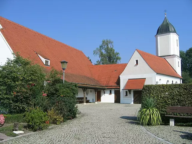 Außenansicht alte und neue Kirche St. Stephanus | Foto: © Bild: Ludwig Wagner CC 