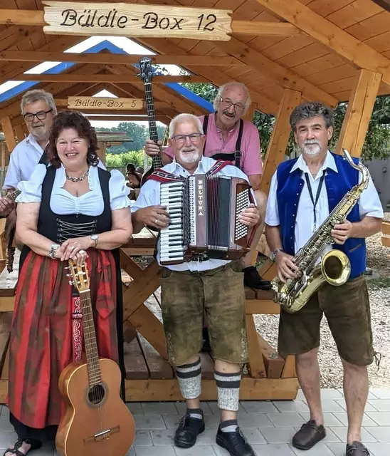 Erna Dirschinger und die Bäldle Musikanten: Stimmungs-Garanten der Bäldleschewaige-Singnachmittage im bereits 12. Jahr | Foto: © Bild: Monika Hohler CC