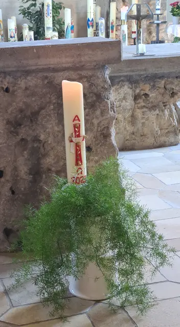 Osterkerze mit Asparagus