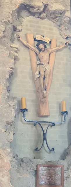 Kreuz in der Ruinenkirche Spindeltal