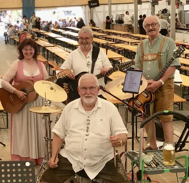 Erna Dirschinger und die Bäldle Musikanten: Stimmungs-Garanten der Bäldleschewaige-Singnachmittage im bereits 12. Jahr | Foto: © Bild: privat CC 