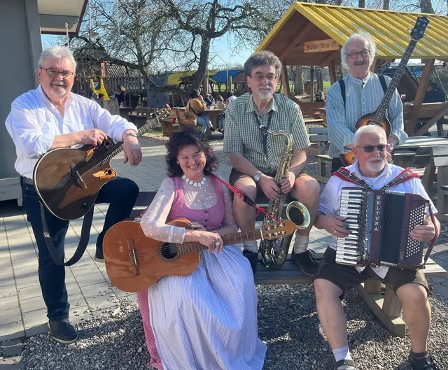 Erna Dirschinger und die Bäldle Musikanten: Stimmungs-Garanten der Bäldleschewaige-Singnachmittage im bereits 12. Jahr | Foto: © Bild: Claudia Sautter CC 
