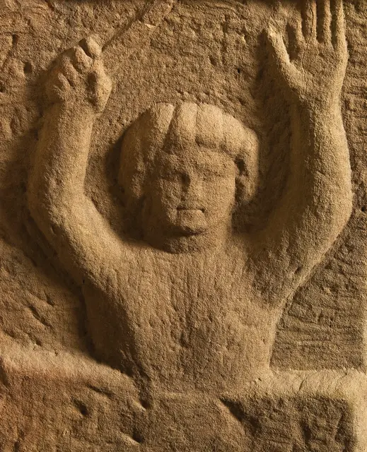 Felsgeburt des Mithras auf der Kultbildstütze von Mithräum II aus Güglingen. | Foto: Römermuseum Güglingen; Foto: Rose Hajdu