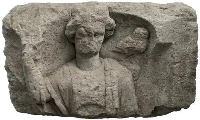 Minerva mit Eule auf einem Viergötterstein aus Güglingen. | Foto: Ortolf Harl