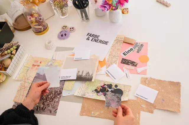 Farbenfrohe Karten im Collage-Stil entstehen im Workshop im Museum im Wittelsbacher Schloss Friedberg.  | Foto: BastelKiosk