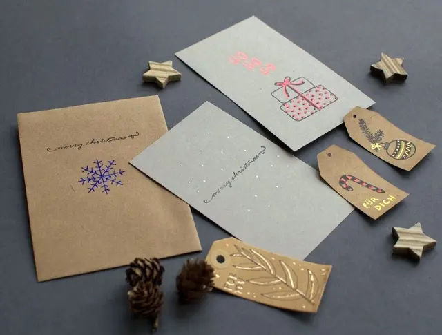 Mit der Embossing-Technik lassen sich glänzende Highlights auf die selbst gestalteten Karten zaubern.  | Foto: BastelKiosk