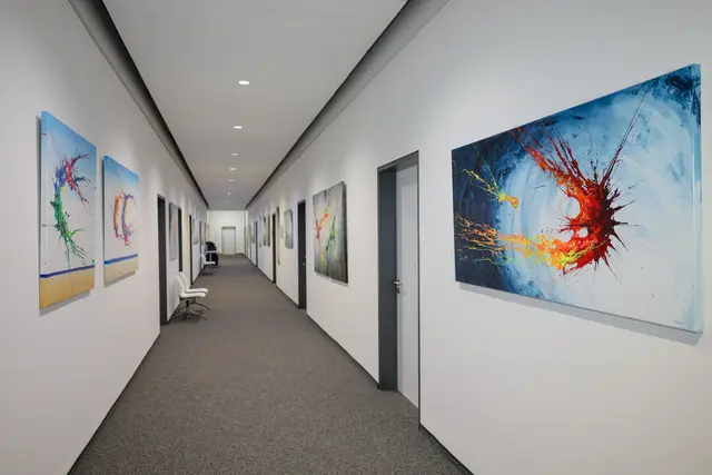 Kunstraum Landratsamt, Ausstellungsansicht mit Werken von Ansgar Dressler. Foto: Julia Pietsch