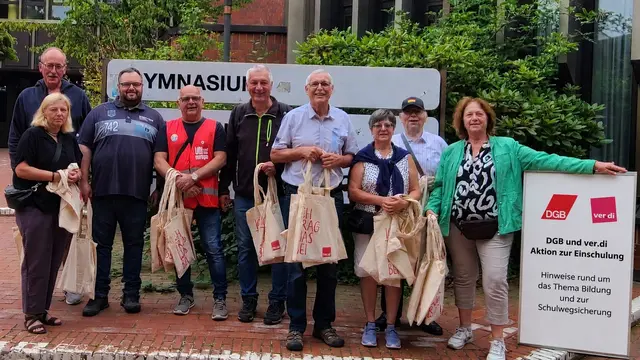 Vorbereitung und warten auf die Kinder: v.l.: Sabine Kühn, Thomas Fritz, Jovica Petrvic, Ziran Stipic, Dirk Kühn, Reinhard Nold, Pressy Cascales, Klaus Bittner, Brigitte Müller  | Foto: DGB Lehrte