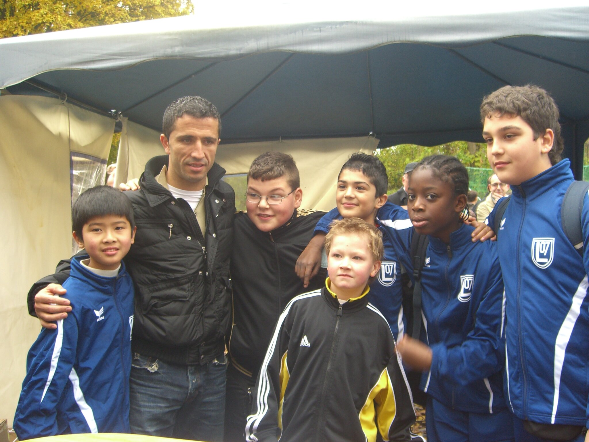 Einweihung MINIFußballfeld beim SV 07 Linden mit Altin Lala