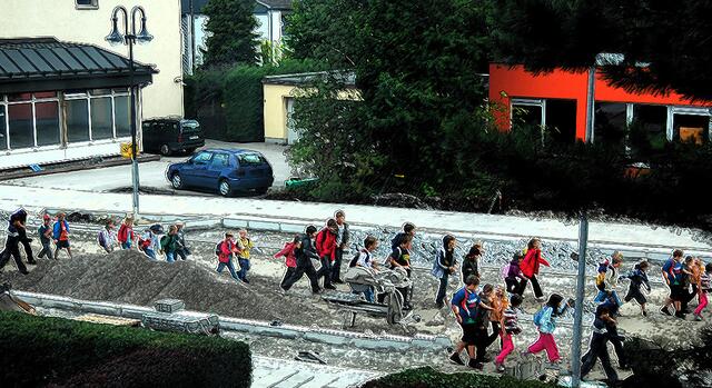 Hauptstraße mit Kinder