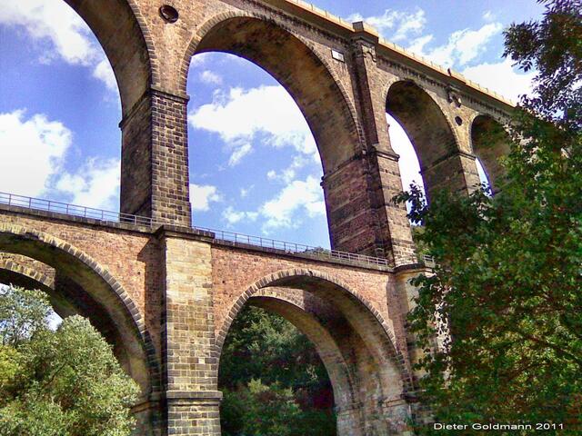 Neben der Elster- und der Göltzschtalbrücke gehört die Göhrener Brücke zu den imposantesten deutschen Brückenbauten aus der Frühzeit des Eisenbahnbaus